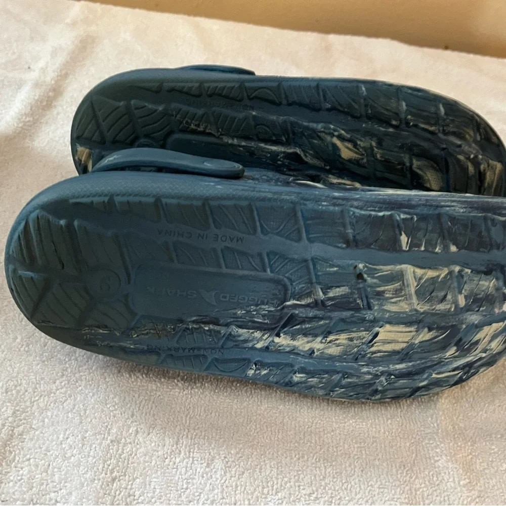 Rugged Shark Tie Dy Sandals Sz 9